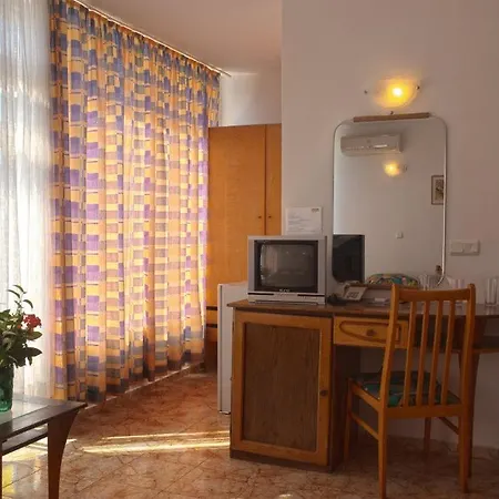Sunny Varshava Zlate písky
